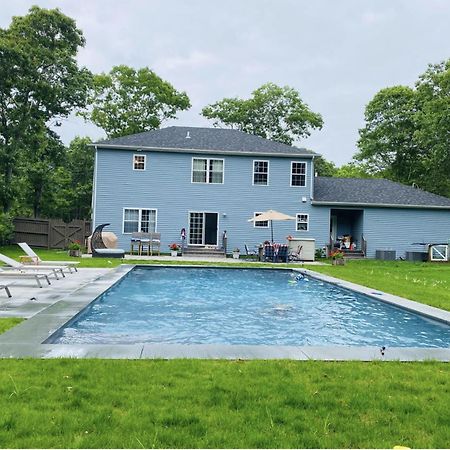 Beautiful Two-Story Tradicional East Hampton Home Exterior photo